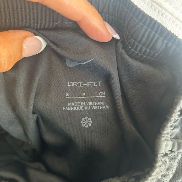 Nike Small Dri Fit Women's Athletic Black Shorts - Picture 2 of 3